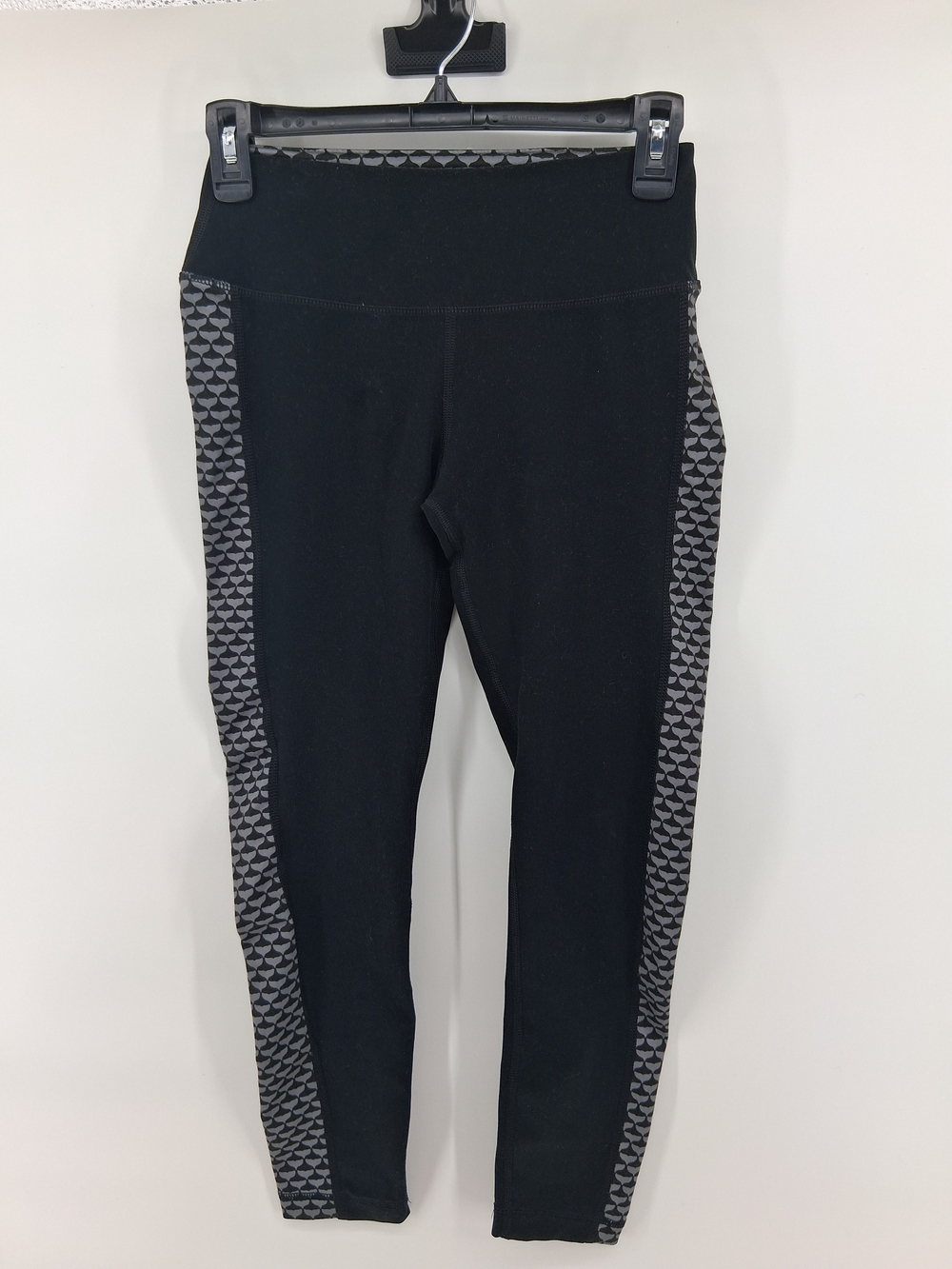 Vineyard Vines Black Leggings with Gray Chevron Side Panels
